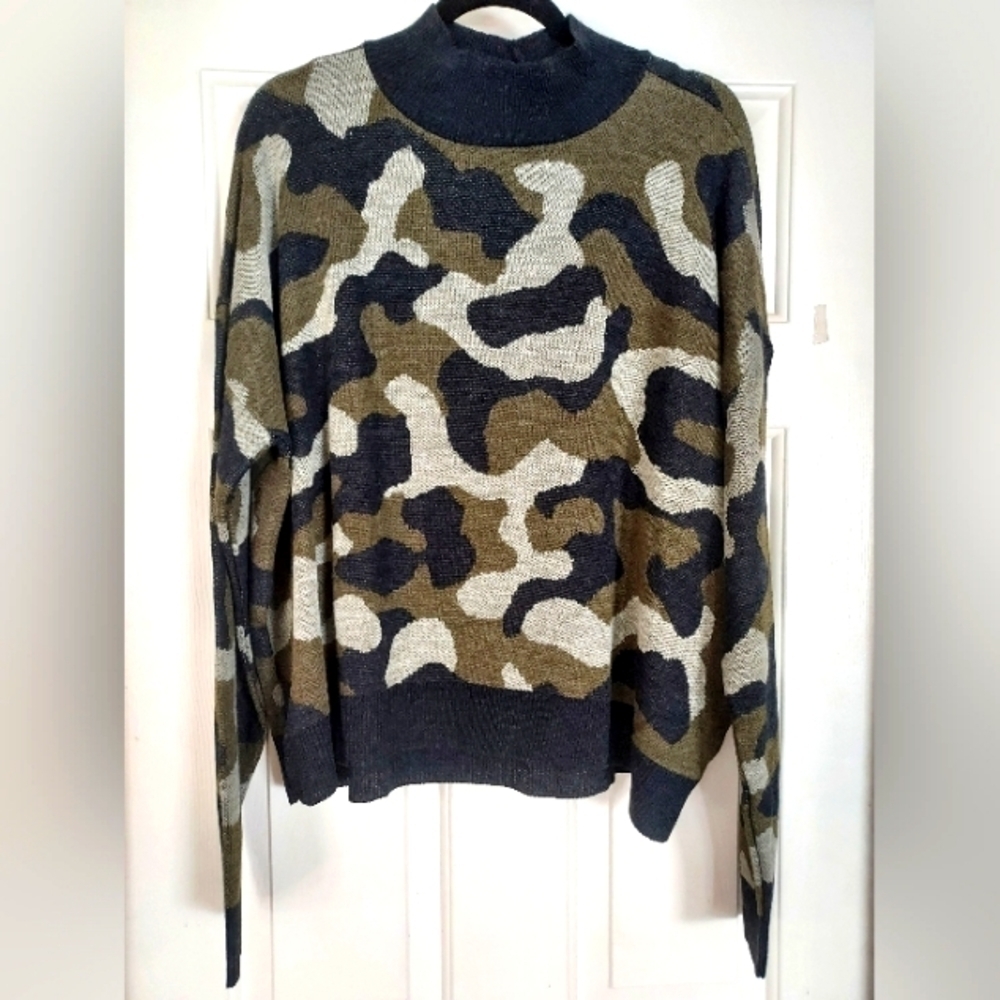 NWT-TIME & Tru Plus Size Mock Neck Women's Camo Long Sleeve Sweater Size XXL